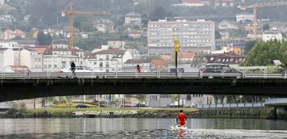 Cal remando por el Lérez en Pontevedra.