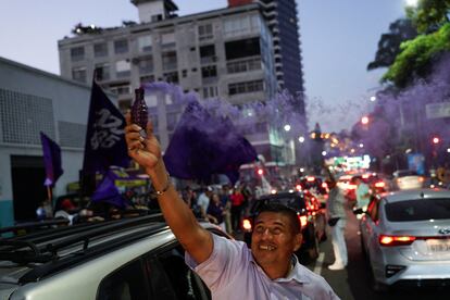 Partidarios del candidatoDaniel Noboa Azin celebran los resultados de las encuestas en Guayaquil, Ecuador