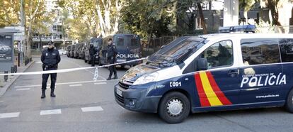 Durante el desalojo, según fuentes de la Delegación del Gobierno, se han encontrado estupefacientes, así como bicicletas del servicio público de alquiler Bicimad.