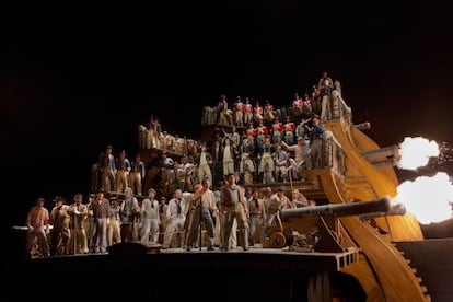 Escena de la ópera 'Billy Bud', de Benjamin Britten, sobre la obra de Mellville, que se ha representado en The Metropolitan Opera de Nueva York.