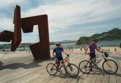 La escultura 'Construcción Vacía', de Jorge Oteiza, se encuentra en el extremo oriental de la Bahía de La Concha.