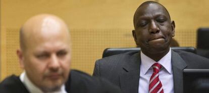 El vicepresidente de Kenia, William S. Ruto (a la derecha), en la sala de la CPI.