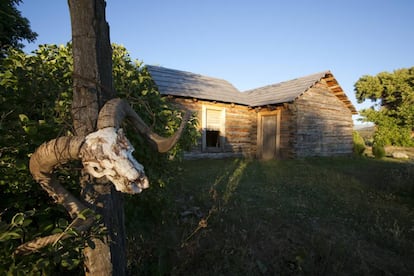 En esta cabaña de troncos en la provincia argentina de Chubut se pierde la pista de los míticos pistoleros Butch Cassidy y Sundance Kid, interpretados en el cine por Paul Newman y Robert Redford.