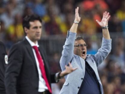 Martino, junto a Emery, en el Bar&ccedil;a-Sevilla del s&aacute;bado.