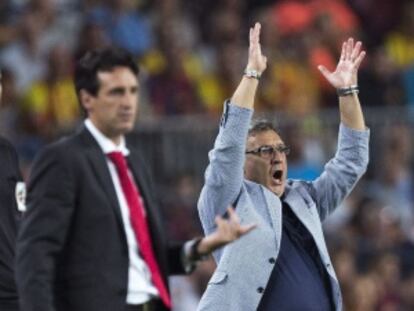 Martino, junto a Emery, en el Barça-Sevilla del sábado.