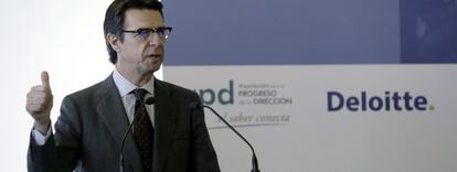 El ministro de Industria, Energ&iacute;a y Turismo, Jos&eacute; Manuel Soria, durante su intervenci&oacute;n hoy en la inauguraci&oacute;n de la jornada &quot;Reindustrializar para ganar&quot; organizada por la consultora Deloitte.