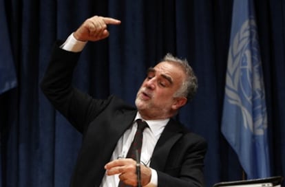 El fiscal general Luis Moreno Ocampo habla en la sede de la ONU de Nueva York.