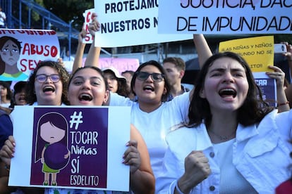 Mujeres se manifiestan contra el fallo en San Salvador 