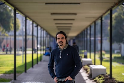Rolando Álvarez, doctor en historia, en la Universidad de Santiago de Chile