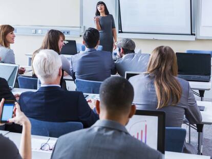 Algunas universidades prefieren integrar a los mayores en su entorno académico tradicional y no diseñar cursos específicos. 