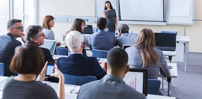 Algunas universidades prefieren integrar a los mayores en su entorno académico tradicional y no diseñar cursos específicos. 