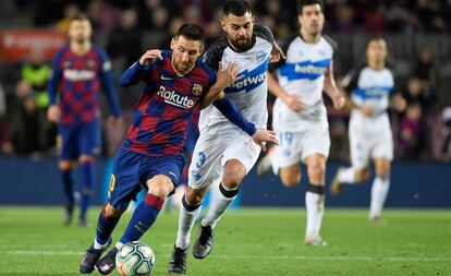 Messi y Duarte, en una acción del partido.