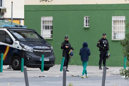 Agentes de policía, en un momento de la Operación Vulcano.