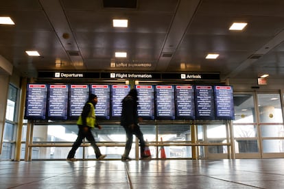 Tras la colisión, todos los vuelos  del Aeropuerto Nacional Ronald Reagan de Washington fueron cancelados.