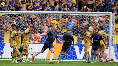 Christian Gray, del Auckland City, celebra su gol ante el Boca Juniors este martes.