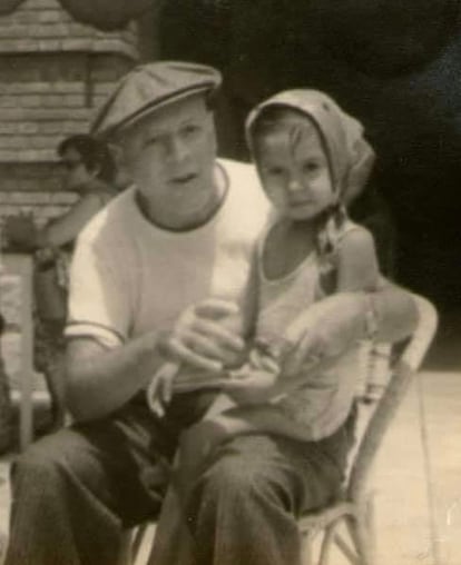 Marcela Podestá Costa con su tío abuelo Benjamín Solari Parravicini.