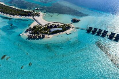 Vista aérea de la isla Maadhoo, en el atolón sur de Malé.