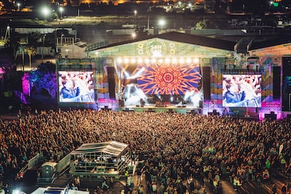 Una perspectiva del público durante el festival.