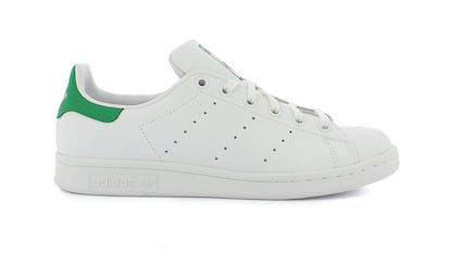 'Stan Smith' de Adidas


Las emblemáticas zapatillas de Adidas bautizadas con el hombre del tenista Stan Smith han arrasado los últimos tiempos. La culpa la tuvo  la fiebre por las zapatillas blancas y Phoebe Philo, diseñadora creativa de Céline, que salió a saludar tras un desfile calzándolas. Desde ese momento, fashionistas de pro de todo el mundo pusieron su atención en el modelo creado en 1971 y exitosamente reeditado en 2015.