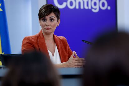 La ministra portavoz del Gobierno en funciones, Isabel Rodríguez, en la rueda de prensa tras el Consejo de Ministros, este lunes en Madrid.