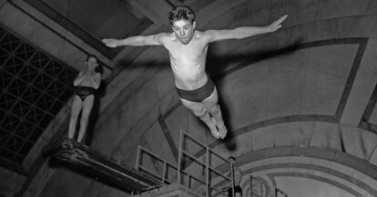 Tarsey, en abril de 1953, durante un entrenamiento en la piscina de la calle Marschall de Londres.