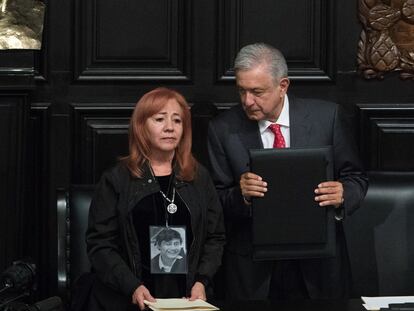 Rosario Piedra Ibarra y Andrs Manuel Lpez Obrador en el Senado, en 2019.