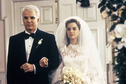 "Me arrepiento de haber gastado miles de euros en poner flores en la iglesia". Descubrimos la cara b de las bodas, un día que está considerado como mágico, pero que como todo tiene sus luces y sus sombras. En la imagen, Steve Martin y Kimberly Williams en la película 'El padre de la novia' (1991).