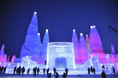 El recinto, que permanece en funcionamiento desde el año 1999 y que suele atraer cada año a millones de visitantes, presentará en esta ocasión 2.000 esculturas, cifra récord en su trayectoria, talladas en 180.000 metros cúbicos de hielo.