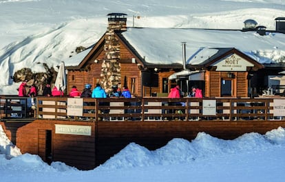 Terraza del Moët Winter Lounge, en la estación de Baqueira.