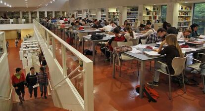 Biblioteca p&uacute;blica Infanta Elena en Sevilla.