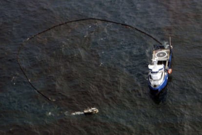 Tareas de contención del vertido en el golfo de México.
