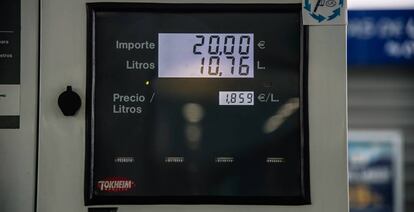Precios de la gasolina, en una estación de servicio en Madrid.