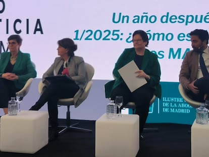 Foto del Foro Justicia “Un año después de la Ley 1/2025: ¿Cómo está la justicia? Los MASC, a debate. De izq. a dcha.: Amparo Quintana, Mª Consolación González, Carmen Giménez y Adrián Gómez.