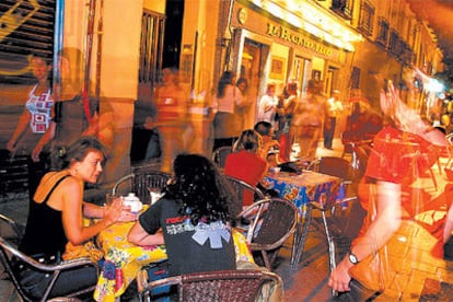 Una terraza en el barrio de Lavapiés, de Madrid.