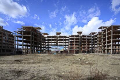 En España hay 700.000 viviendas nuevas en venta. En la imagen, una obra abandonada en Madrid.