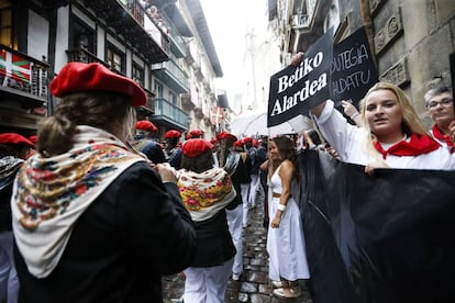 La compañía mixta Jaizkibel, durante el desfile en el Alarde de Armas, en la localidad guipuzcoana de Hondarribia.