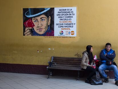 Un anuncio sobre el uso de condones, en La Paz (Bolivia).