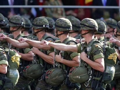 Soldados durante el desfile del D&iacute;a de las Fuerzas Armadas.