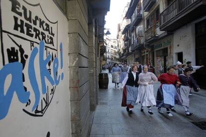 Un grupo de 'dantzaris' en Hernani este fin de semana.