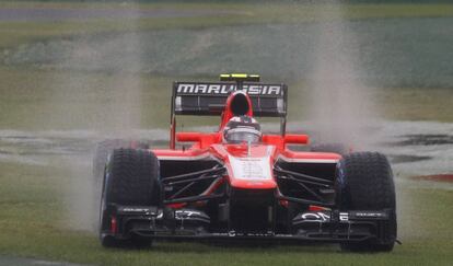 Max Chilton piloto de Marussia se sale de la pista.