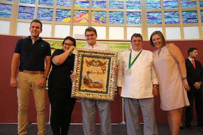 El premiado en el concurso de paella de Sueca.