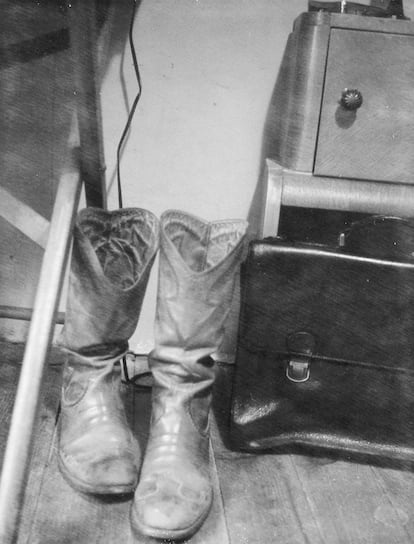 “Mis viejas botas de cowboy italianas”, escribe Smith. Las suelas están gastadas, pero eso no es motivo para tirarlas.