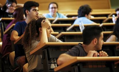 Alumnos en un examen en la Universidad Complutense de Madrid.