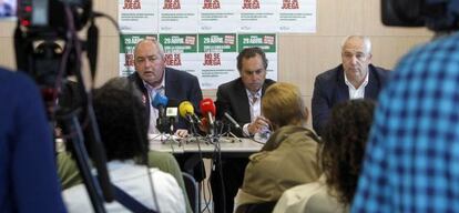 Las organizaciones sociales de la plataforma Compromiso Social para el Progreso de Andaluc&iacute;a, en la presentaci&oacute;n de las manifestaciones del 29 de abril.