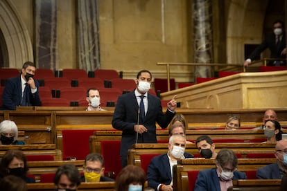 El líder de Vox en Cataluña, Ignacio Garriga, en la sesión de control al Govern en el Parlament este miércoles.