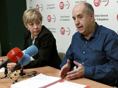 Raúl Arza y Carmen López, en su rueda de prensa en Bilbao.