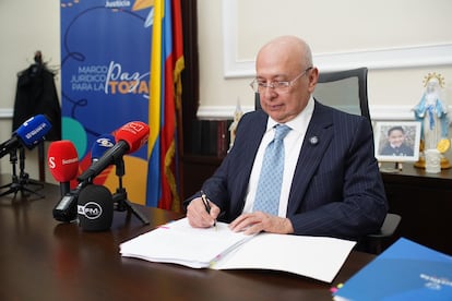 Eduardo Montealegre, radica el proyecto de ley que propone el 'Marco Jurídico para la Paz Total', el 20 de julio de 2025.