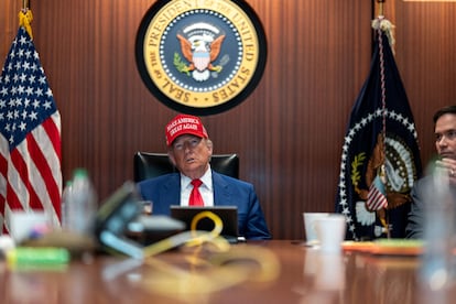 Donald Trump se reúne en la Sala de Situaciones de la Casa Blanca, en Washington, el 21 de junio de 2025.