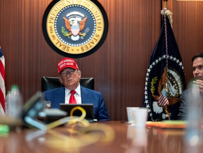 Donald Trump se reúne en la Sala de Situaciones de la Casa Blanca, en Washington, el 21 de junio de 2025.