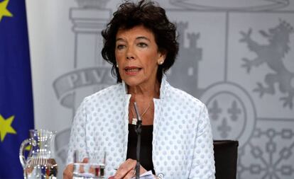 La ministra Isabel Celaá tras el último Consejo de Ministros.